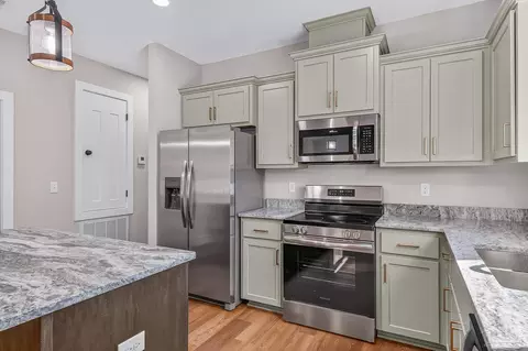 Kitchen - 2976 N 25th Ave, Milton, FL 32583 photo 1 of 7