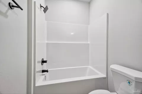 Bath - 2976 N 25th Ave, Milton, FL 32583 photo 3 of 3