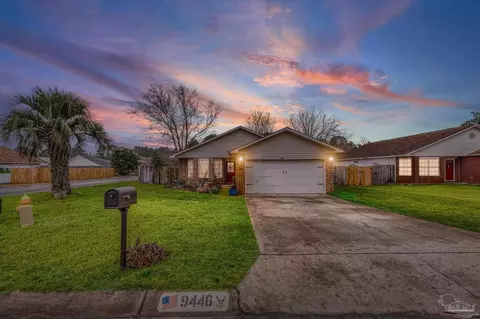 9446 Parker Pl Dr, Navarre, FL 32566
