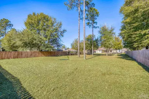 Exterior - 7933 Silver Maple Dr, Milton, FL 32583 photo 14 of 20