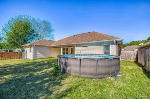 Exterior - 7933 Silver Maple Dr, Milton, FL 32583 photo 12 of 20