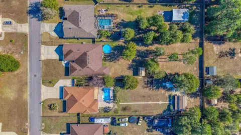View/Area - 7933 Silver Maple Dr, Milton, FL 32583 photo 2 of 9