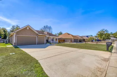 Exterior - 7933 Silver Maple Dr, Milton, FL 32583 photo 3 of 20