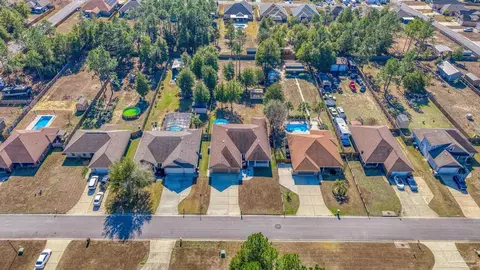 View/Area - 7933 Silver Maple Dr, Milton, FL 32583 photo 7 of 9