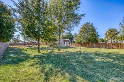 Exterior - 7933 Silver Maple Dr, Milton, FL 32583 photo 18 of 20
