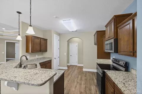 Entry Way - 7933 Silver Maple Dr, Milton, FL 32583 photo 5 of 7