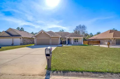 Exterior - 7933 Silver Maple Dr, Milton, FL 32583 photo 4 of 20