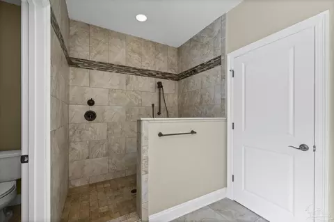 Bath - 7933 Silver Maple Dr, Milton, FL 32583 photo 3 of 5