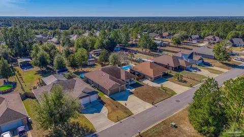 View/Area - 7933 Silver Maple Dr, Milton, FL 32583 photo 8 of 9