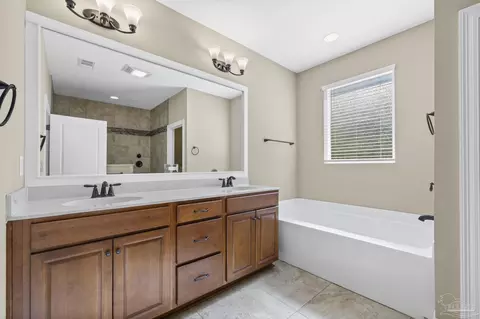 Bath - 7933 Silver Maple Dr, Milton, FL 32583 photo 1 of 5
