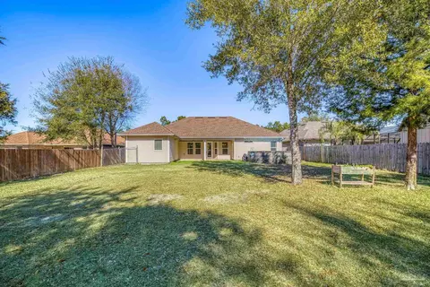 Exterior - 7933 Silver Maple Dr, Milton, FL 32583 photo 13 of 20