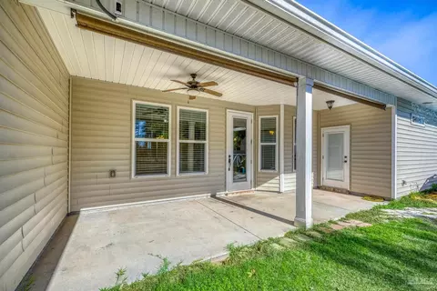 Exterior - 7933 Silver Maple Dr, Milton, FL 32583 photo 10 of 20