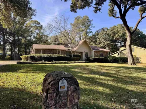 38261 Hollyhill Dr, Bay Minette, AL 36507