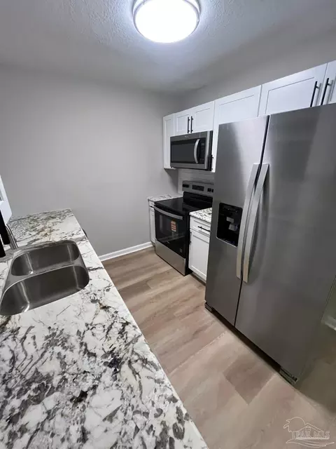 Kitchen - 284 Dolan Dr, Cantonment, FL 32533 photo 4 of 4