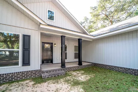Exterior - 5597 Crestwood Dr, Milton, FL 32583 photo 2 of 5