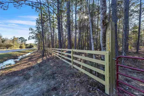 2173 Garcon Point Rd, Milton, FL 32583