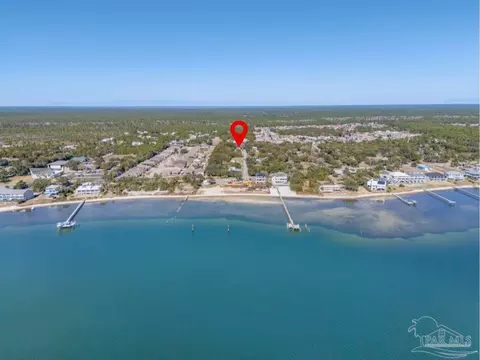 4977 Sanchez Ln, Pensacola, FL 32507