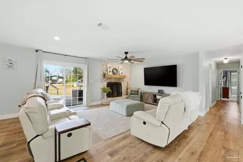 Living - 690 Cooley Rd, Cantonment, FL 32533 photo 2 of 3