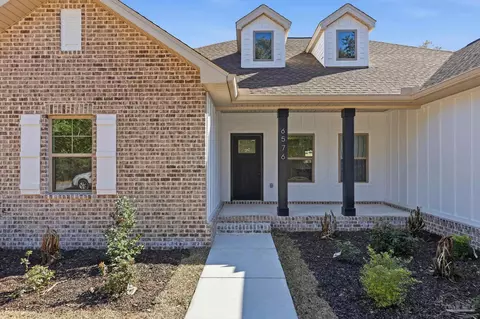 Exterior - 6576 Kembro Rd, Milton, FL 32570 photo 2 of 4