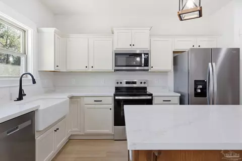 Kitchen - 6576 Kembro Rd, Milton, FL 32570 photo 2 of 2