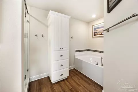 Bath - 6200 Nanterre Cv, Crestview, FL 32536 photo 3 of 4