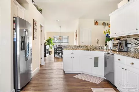 Kitchen - 6200 Nanterre Cv, Crestview, FL 32536 photo 3 of 5