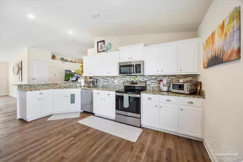 Kitchen - 6200 Nanterre Cv, Crestview, FL 32536 photo 2 of 5