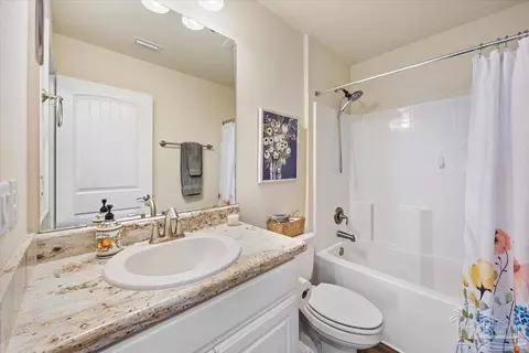 Bath - 6200 Nanterre Cv, Crestview, FL 32536 photo 1 of 4