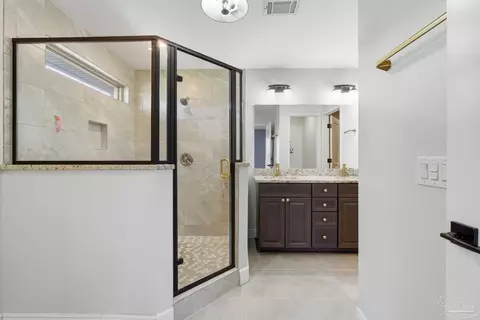 Bath - 2033 Chavers Rd, Cantonment, FL 32533 photo 2 of 3