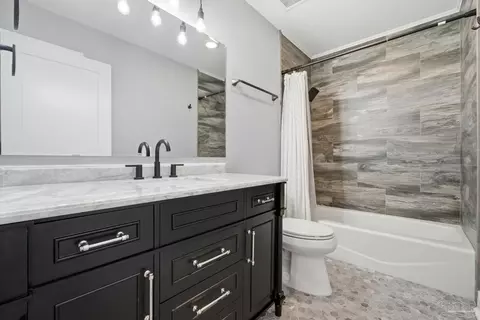 Bath - 2033 Chavers Rd, Cantonment, FL 32533 photo 3 of 3