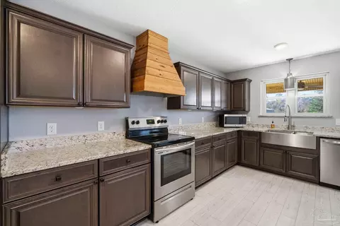 Kitchen - 2033 Chavers Rd, Cantonment, FL 32533 photo 3 of 4