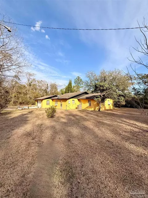 3228 Gainer Rd, Chipley, FL 32428