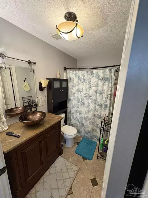 Bath - 1126 Farmer St, Crestview, FL 32539 photo 1 of 1