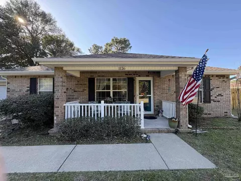 Exterior - 1126 Farmer St, Crestview, FL 32539 photo 2 of 8