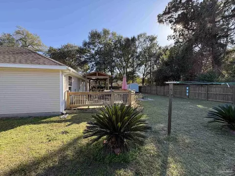 Exterior - 1126 Farmer St, Crestview, FL 32539 photo 6 of 8