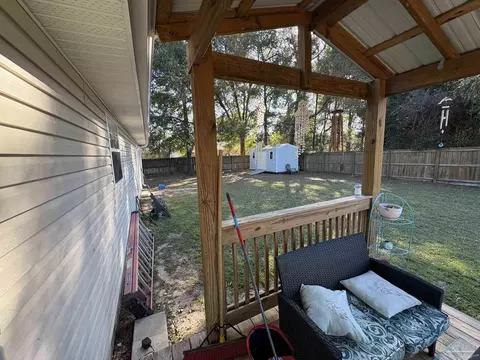 Exterior - 1126 Farmer St, Crestview, FL 32539 photo 4 of 8