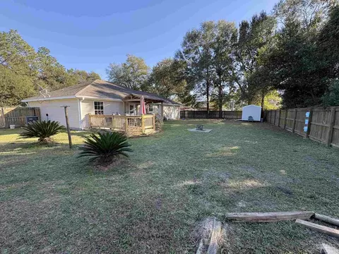Exterior - 1126 Farmer St, Crestview, FL 32539 photo 7 of 8