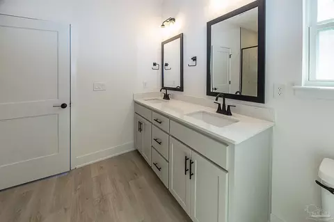 Bath - 5931 Willow Mist Ct, Pace, FL 32571 photo 4 of 4