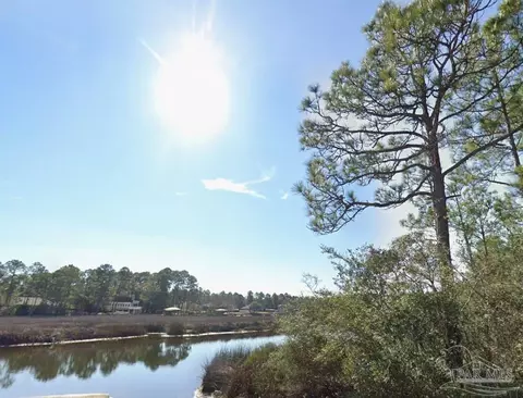 5599 Del Rey Dr, Milton, FL 32583