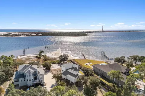 520 Parish Blvd, Mary Esther, FL 32569