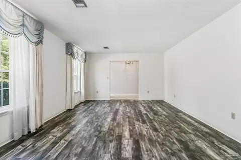 Living - 4850 Stanton Rd, Jay, FL 32565 photo 2 of 5