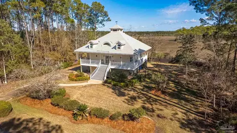 4596 Bayside Dr, Milton, FL 32583