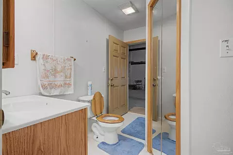 Bath - 3401 Rocky Rd, Jay, FL 32565 photo 1 of 3