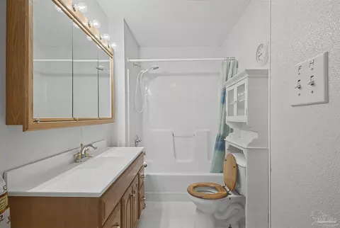 Bath - 3401 Rocky Rd, Jay, FL 32565 photo 3 of 3