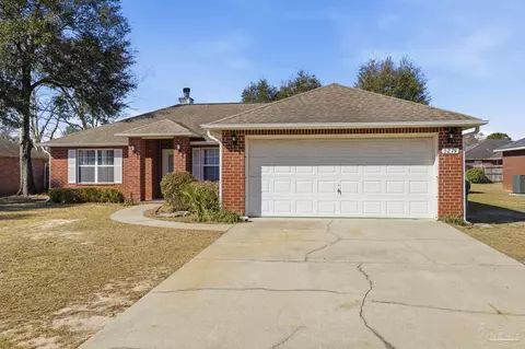 Exterior - 5271 Goshawk Dr, Milton, FL 32570 photo 2 of 9