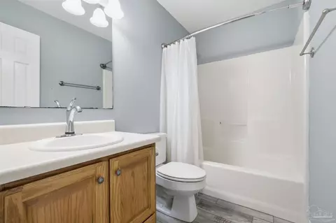 Bath - 5271 Goshawk Dr, Milton, FL 32570 photo 4 of 4