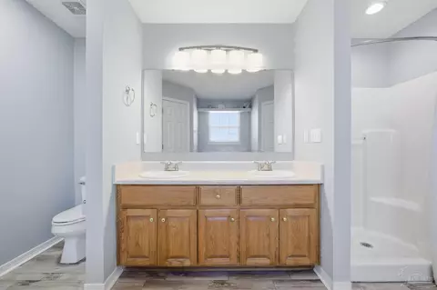 Bath - 5271 Goshawk Dr, Milton, FL 32570 photo 2 of 4