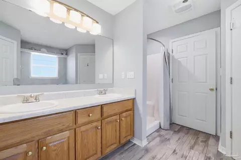 Bath - 5271 Goshawk Dr, Milton, FL 32570 photo 1 of 4