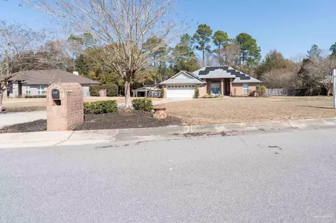 Exterior - 5565 Whispering Woods Dr, Pace, FL 32571 photo 5 of 16