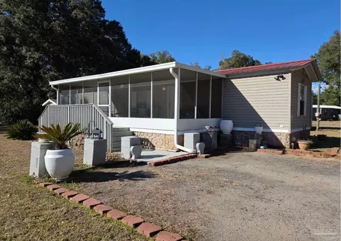 Exterior - 4505 Edgewood Dr, Milton, FL 32583 photo 1 of 2